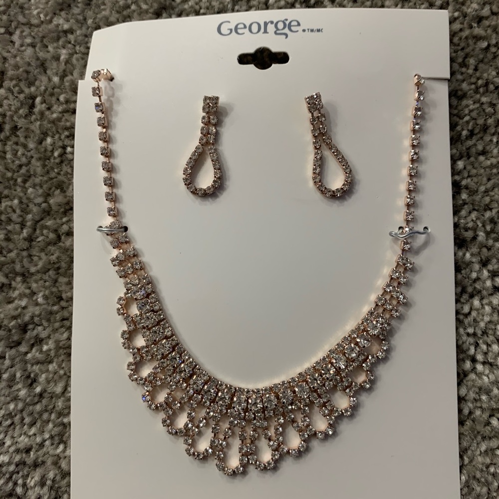 Rose Gold Diamond Necklace & Earrings Set $10 (NWT) ‼️CLOSET CLEAR OUT‼️